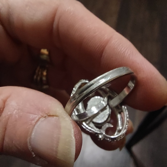 Beautiful Silver Ring - Picture 6 of 6
